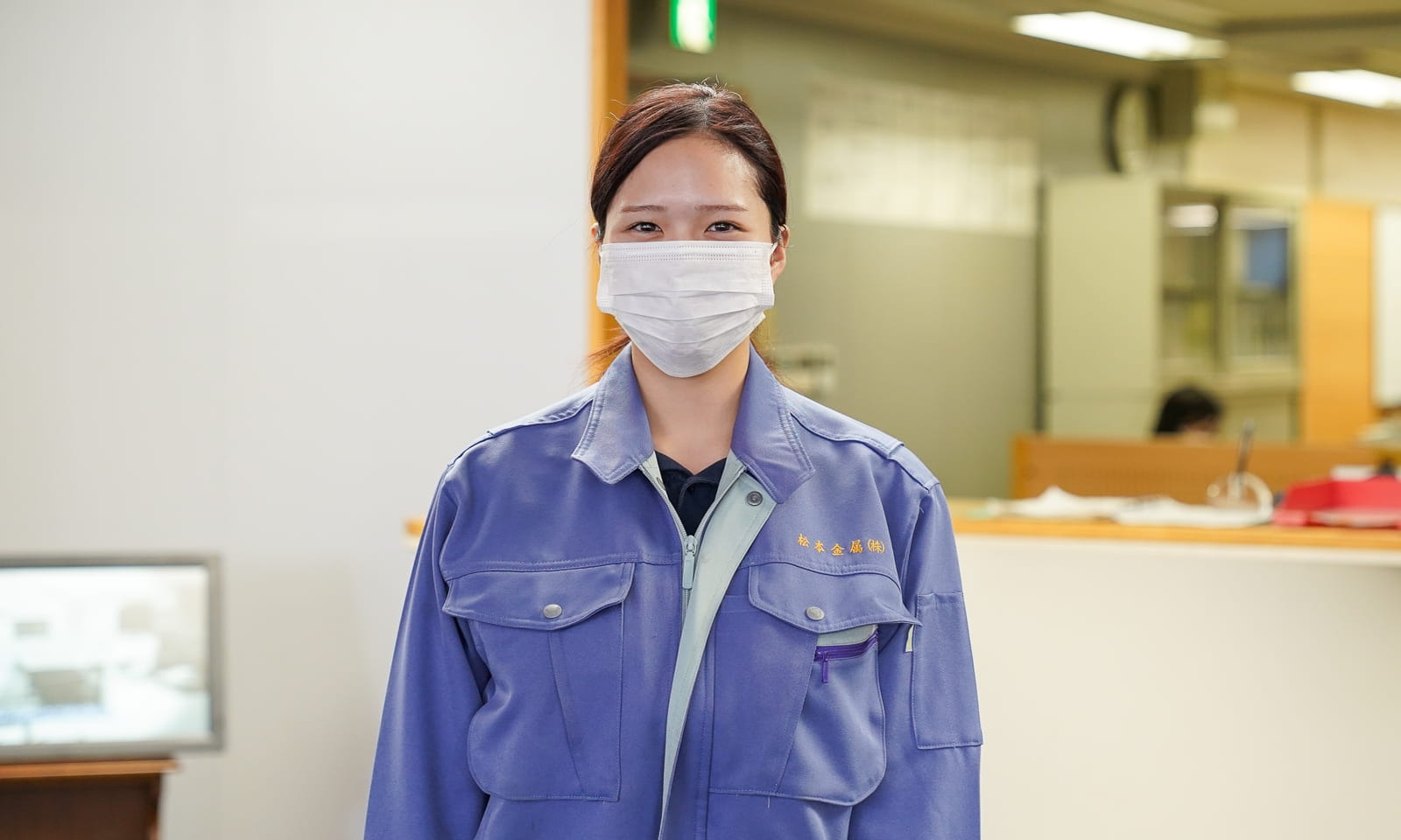求職者へのメッセージについて語る姿は、明るくリラックスした表情から、親しみやすさと職場の雰囲気を伝えている。